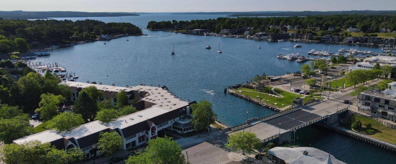 359 Edgewater Inn Charlevoix Eksteriør billede