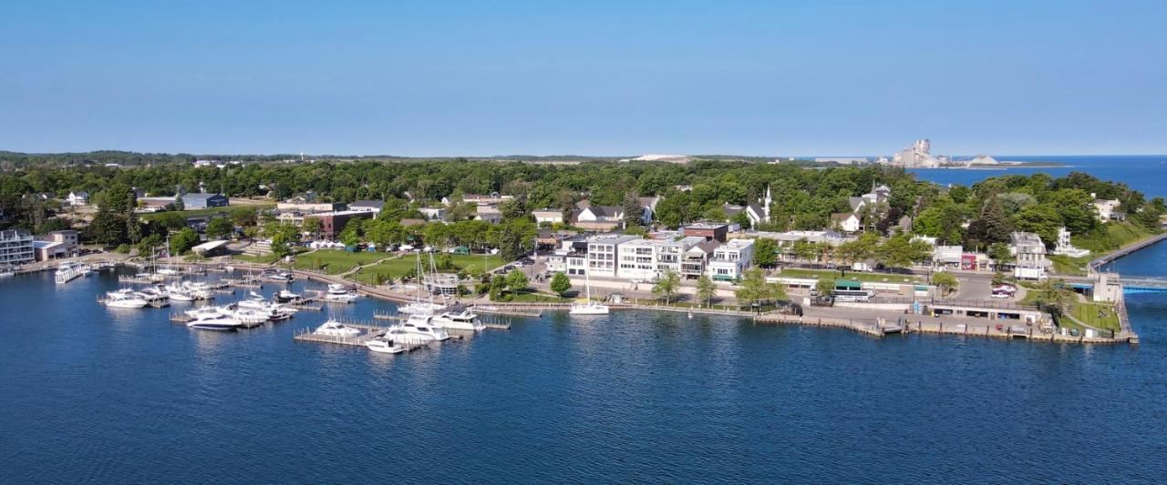 359 Edgewater Inn Charlevoix Eksteriør billede